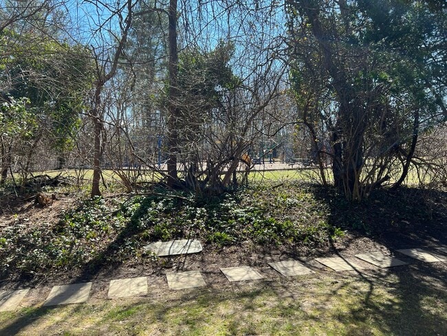 Building Photo - Well Appointed  and Updated Townhome in Downtown Bethesda