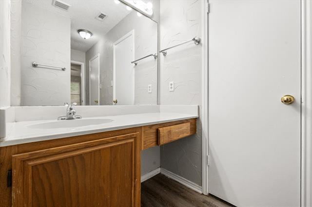 Building Photo - 1217 Hidden Creek Dr