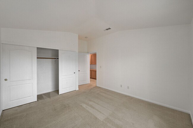 Building Photo - Spacious 5-Bedroom Retreat with Dual Firep...