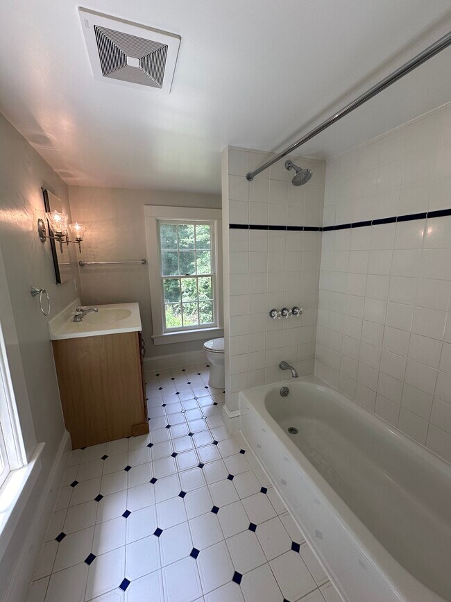 Building Photo - 4260 Old Route 22