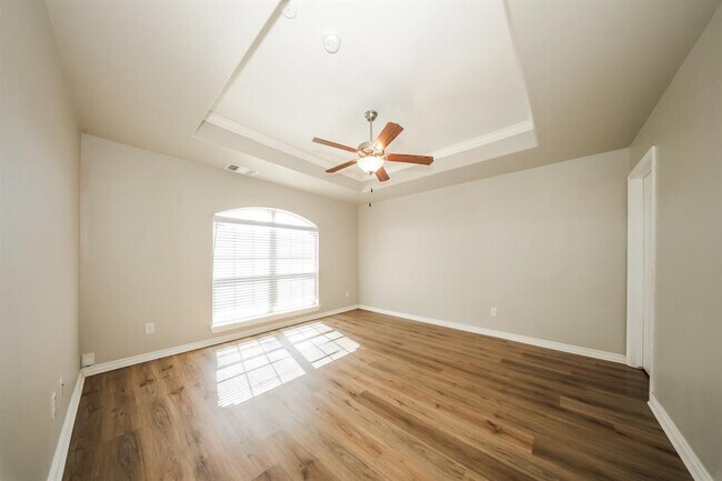 Building Photo - 2421 Shell Dr