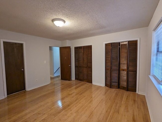 Building Photo - 3751 Oakwood Hills Dr