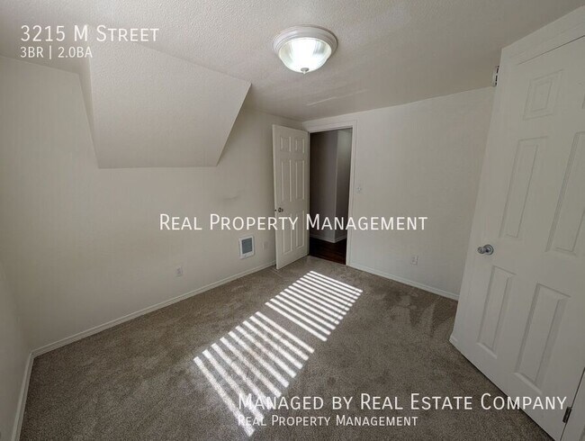 Building Photo - 3215 M St