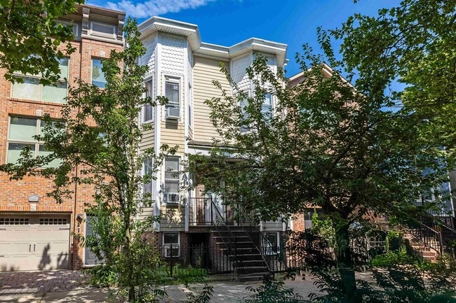 Building Photo - 247 OGDEN Ave