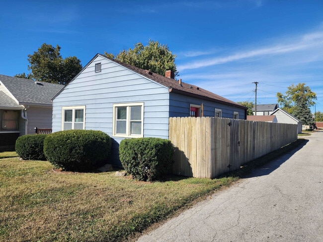 Building Photo - 272 Hoefgen St