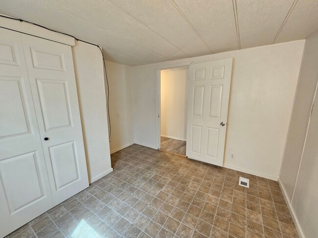 Building Photo - 4179 Airway Dr NE