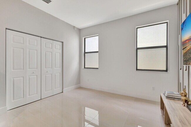 Building Photo - 16608 Cove Rd