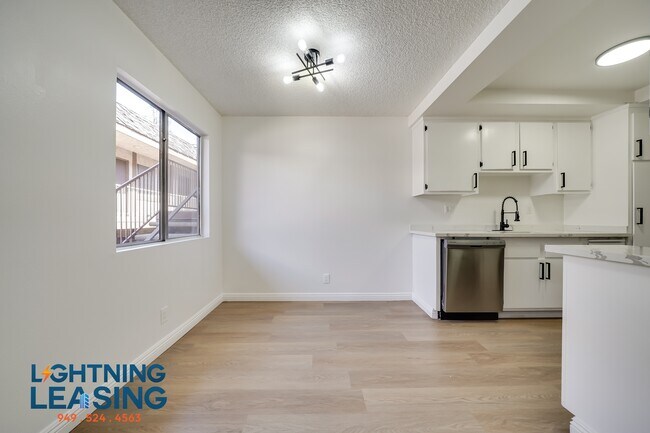 Building Photo - 14634 Magnolia-204B