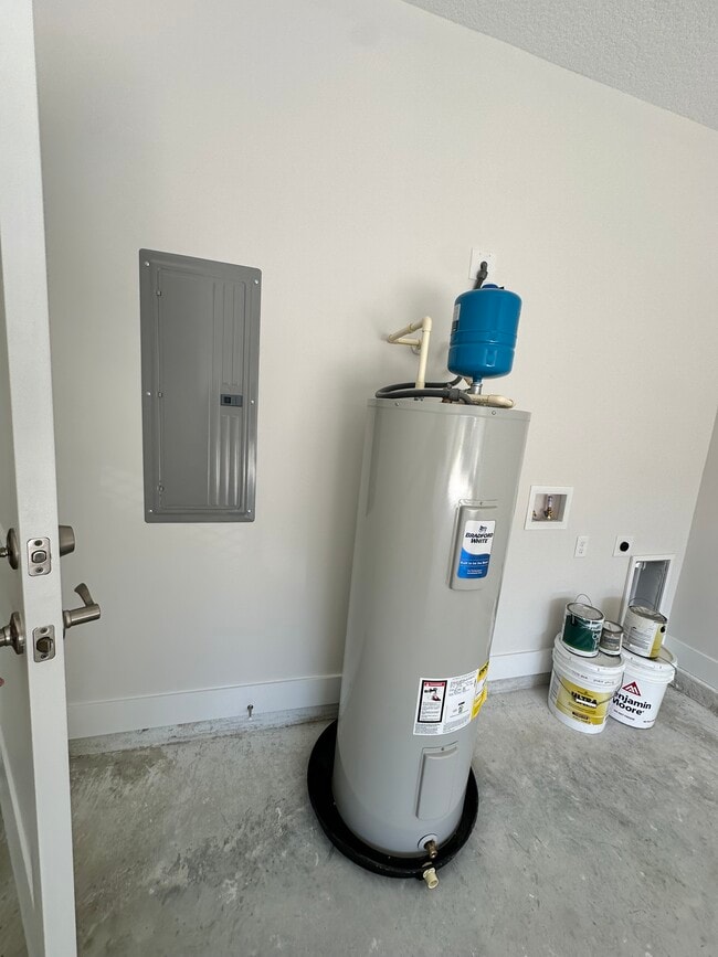 Building Photo - 1A A St