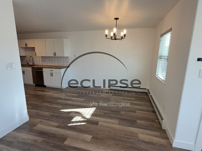 Building Photo - 464 Tara Dr