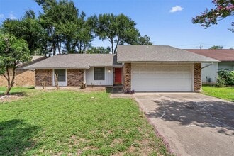 Building Photo - 10057 Woodland Village Dr