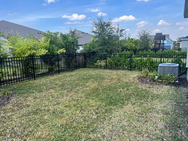 Building Photo - Beautiful home located in desirable Waters...