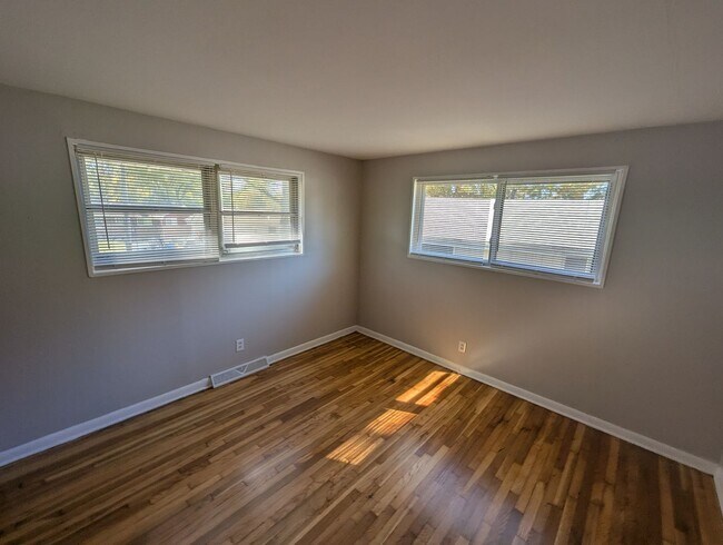 Building Photo - Lawnview Vista