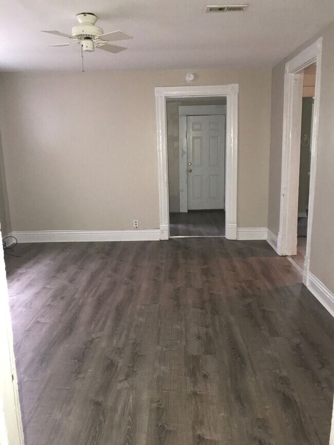 Building Photo - Spacious 2-3 bedroom home in Park Hill- Se...