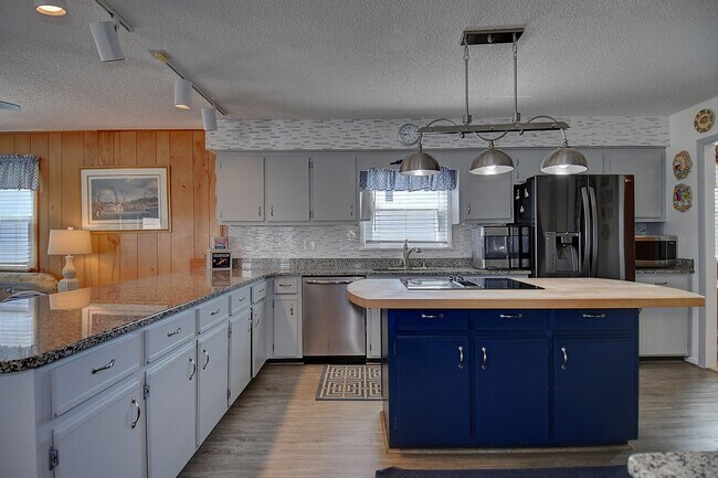 Building Photo - Croatan Winter Rental- Across from the Beach