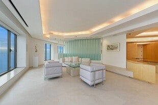 Building Photo - 950 N Michigan Ave