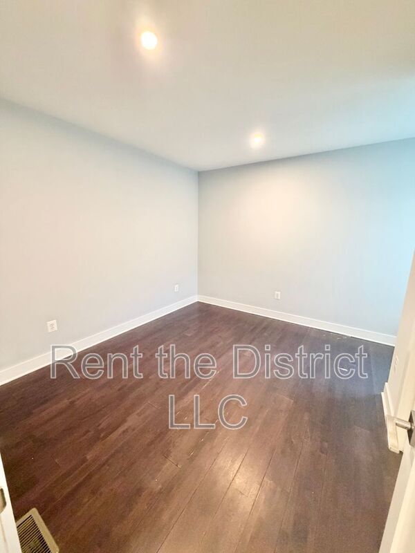 Building Photo - 1605 F St NE