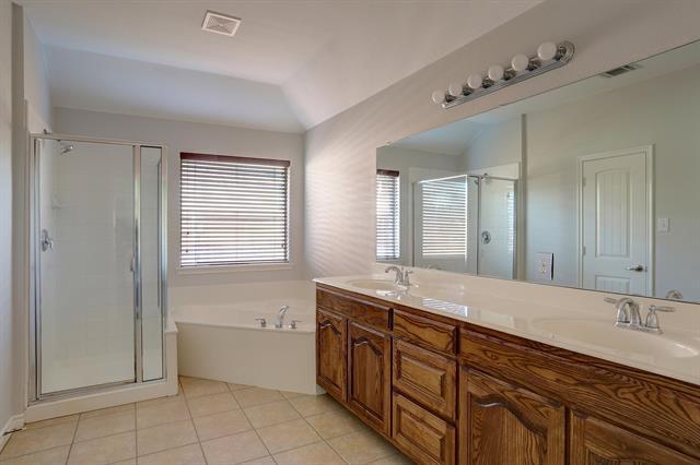 Building Photo - 5700 Broken Spur