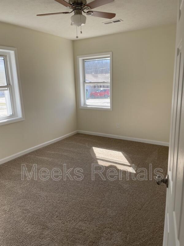 Building Photo - 214 Lakeview Dr