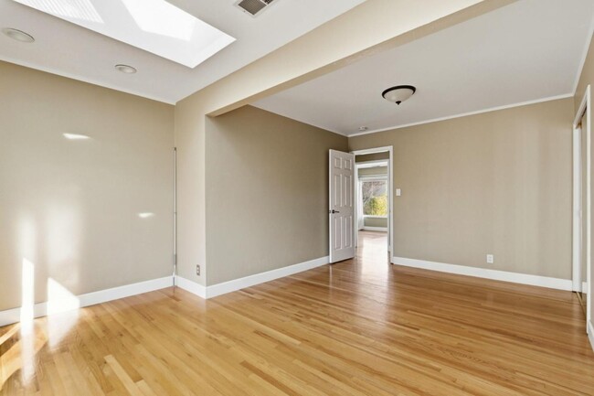 Building Photo - 954 Sunlite Dr