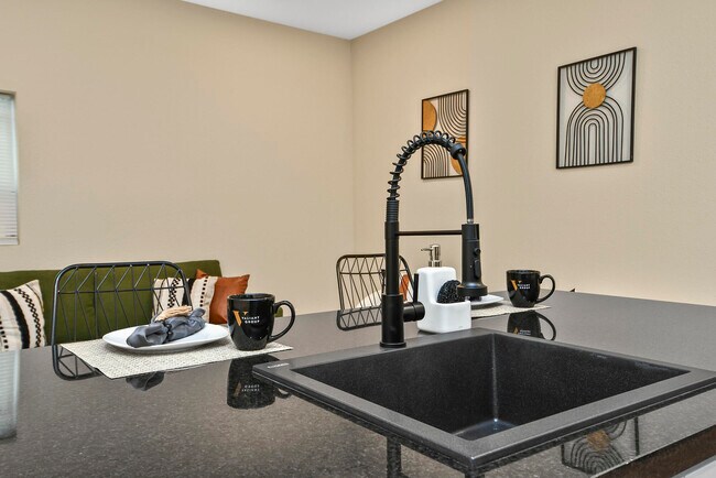 Building Photo - 1220 E Pacific St