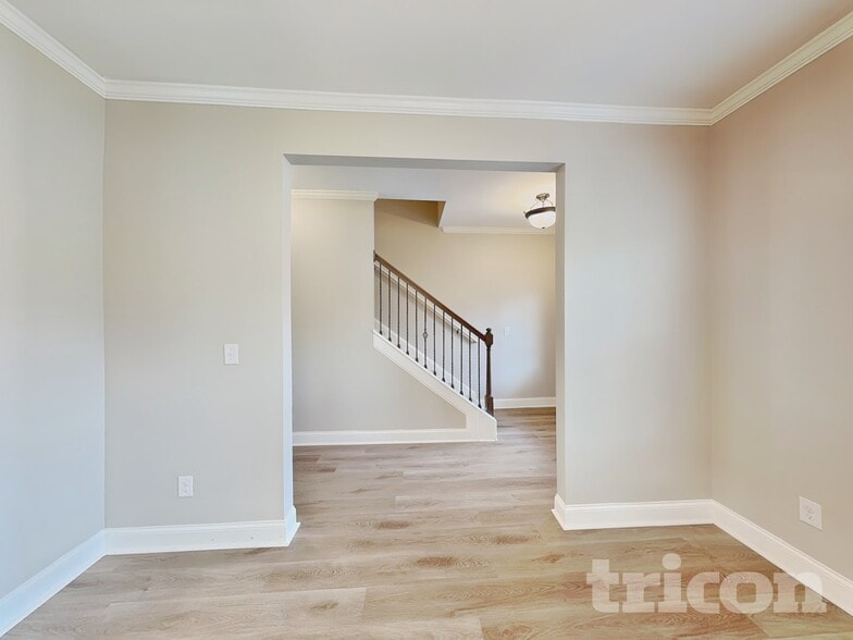 Building Photo - 1124 Hartwell Rd