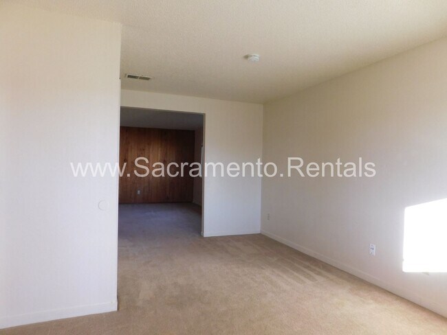 Building Photo - Spacious 2bd/1 ba Foothill Farms Duplex Wi...
