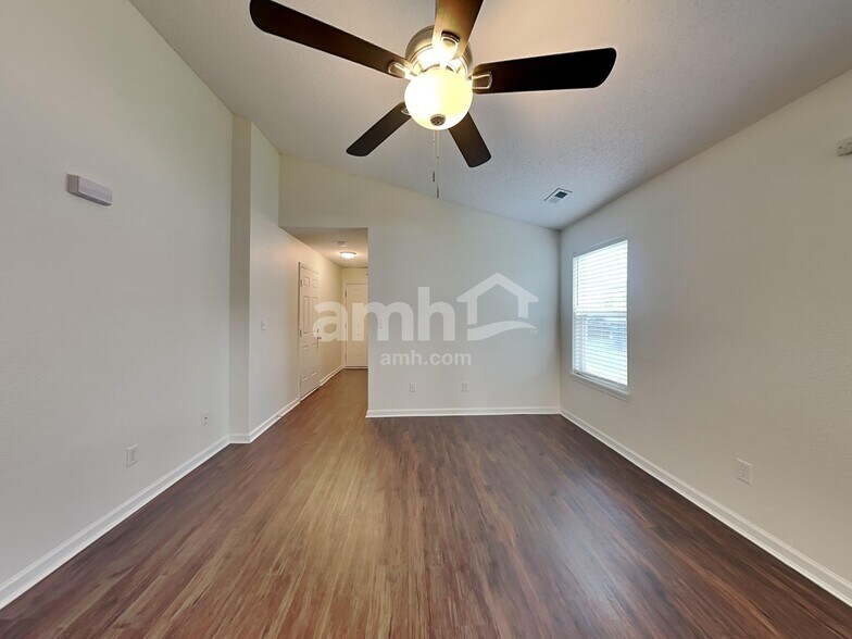 Building Photo - 15425 Dry Creek Rd