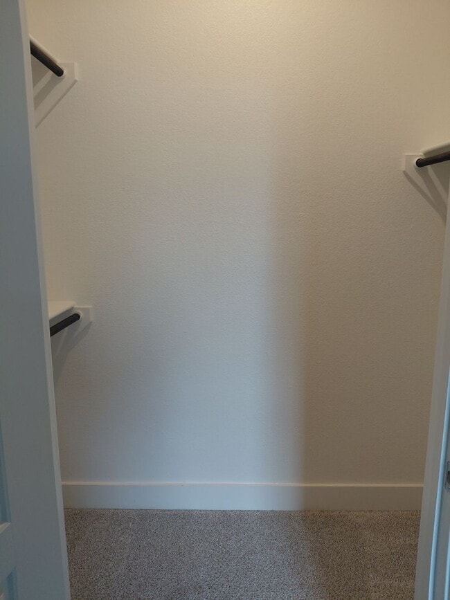 Building Photo - 3/2/2 - GODLEY - COMMUTER Friendly