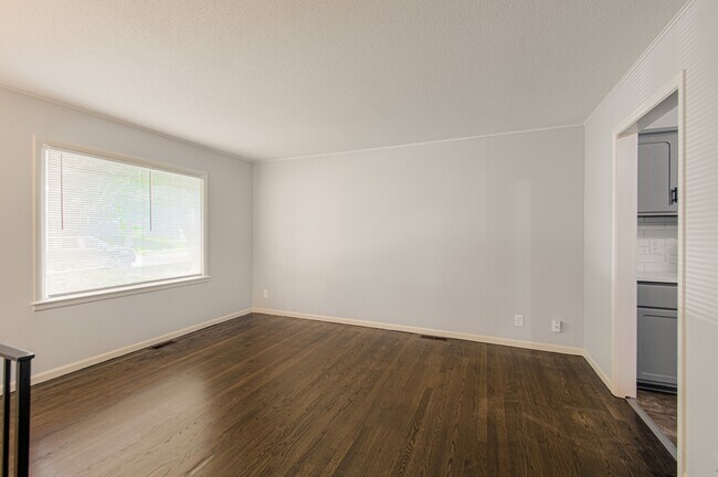 Building Photo - 9411 Fairwood Dr