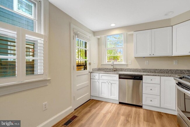 Building Photo - 225 S Payne St