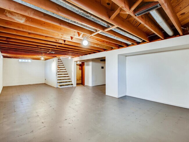 Building Photo - 3328 Kraft Cir N