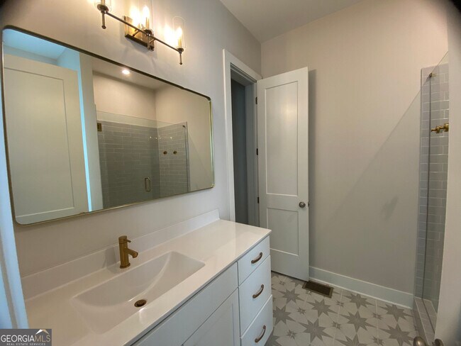 Building Photo - 1295 Longreen Ter NW