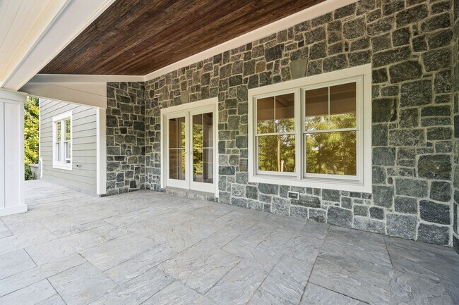 Building Photo - 976 Scioto Dr