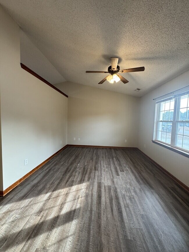 Building Photo - 101 May Ct