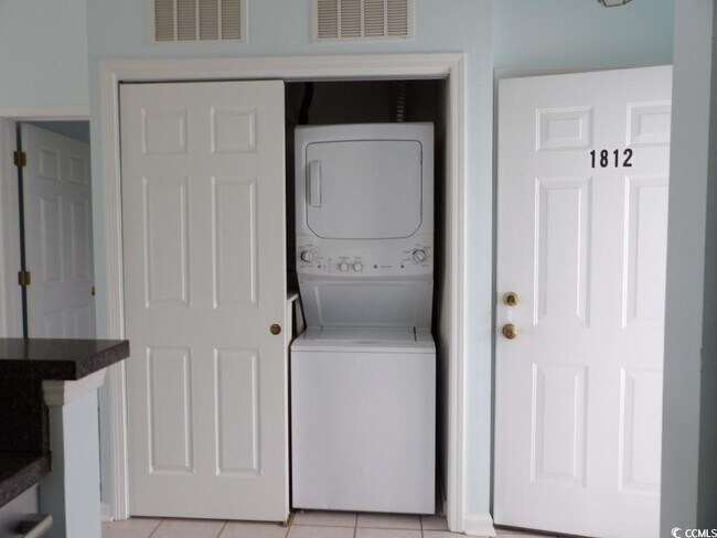 Building Photo - 901 W Port Dr