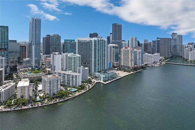 Building Photo - 1300 Brickell Bay Dr