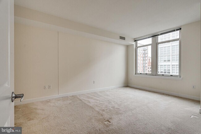 Building Photo - 155 Potomac Passage