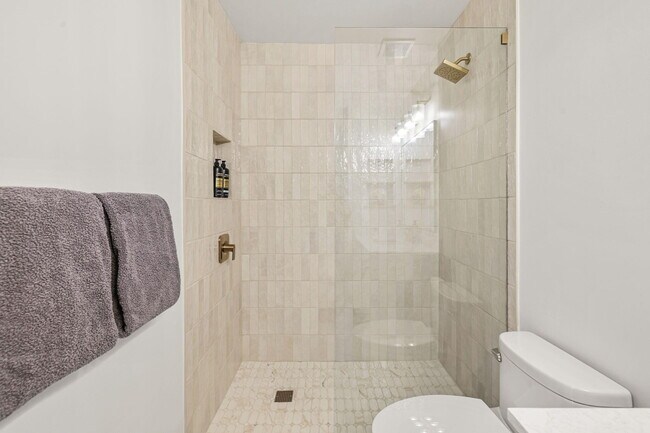 Building Photo - 179 Gran Via