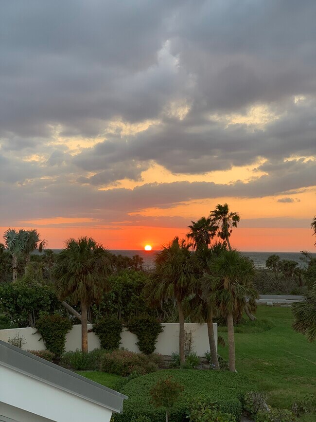 Building Photo - 701 S Harbor Dr