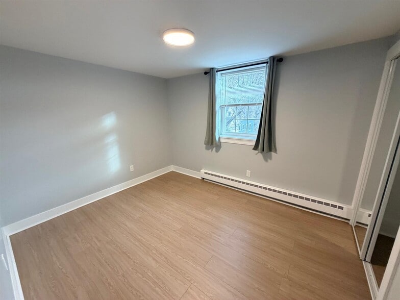 Building Photo - 196 Sherman St