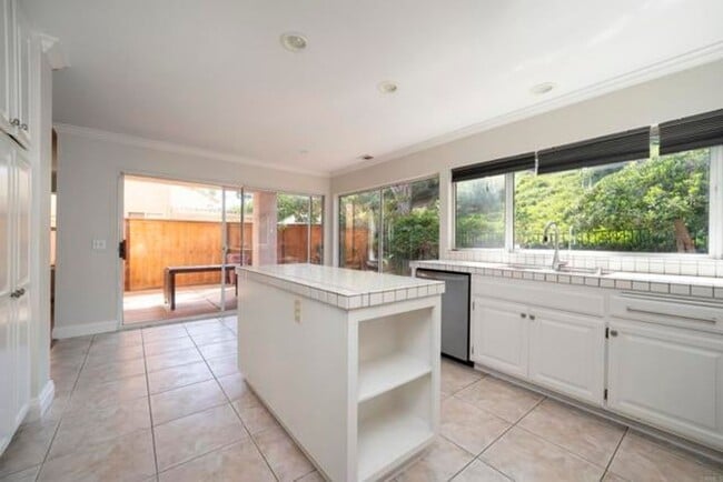 Building Photo - Beautiful 4Br/2.5Ba Home With Private Yard...