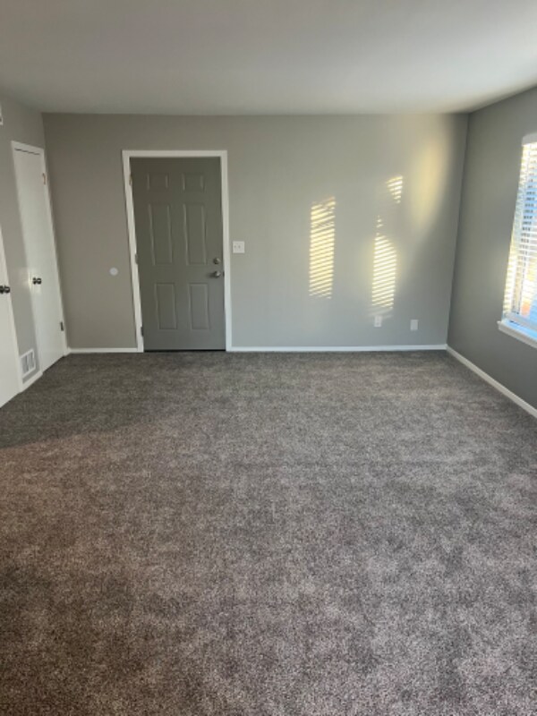 Building Photo - 615 S Mt Carmel St