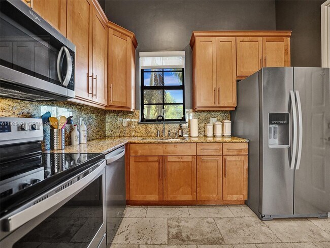 Building Photo - 2356 Wilton Dr