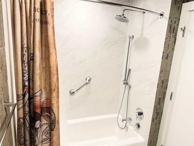 Building Photo - 9 Ave at Port Imperial