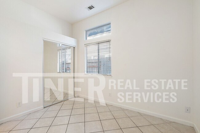 Building Photo - 2424 Julliard Cir