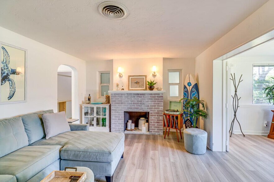 Building Photo - 2042 37th Ave