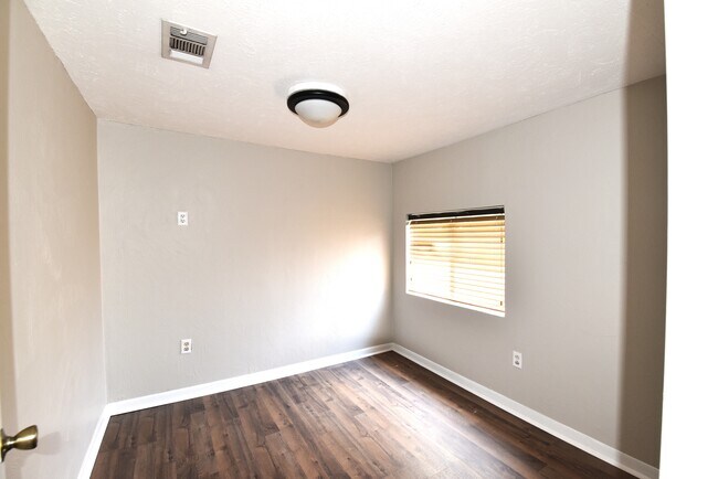 Building Photo - 1713 Ordway St