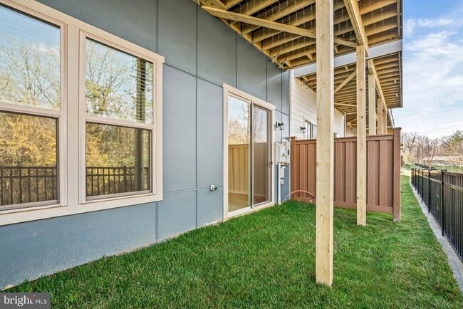 Building Photo - 6232 Folly Ln