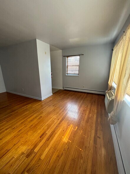 Building Photo - 356 Myrtle Ave